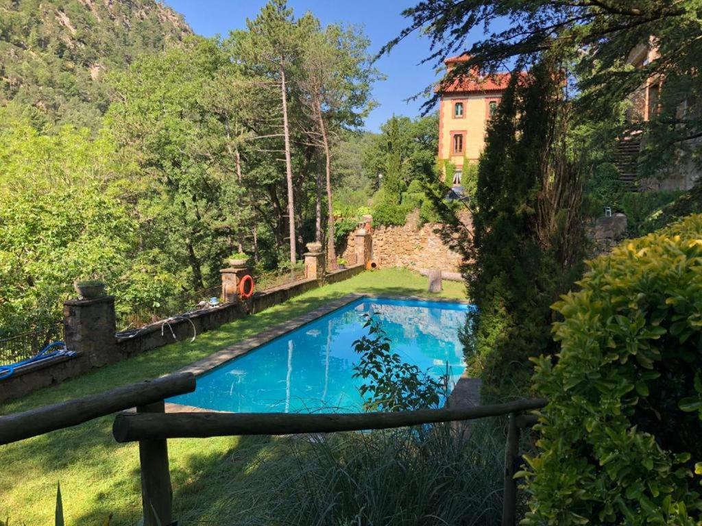 Els Apartaments Del Bosc リベス・デ・フレセル エクステリア 写真